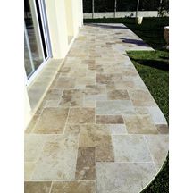 Margelle angle rentrant travertin classic mixe vieilli bord arrondi 45x45x3cm
